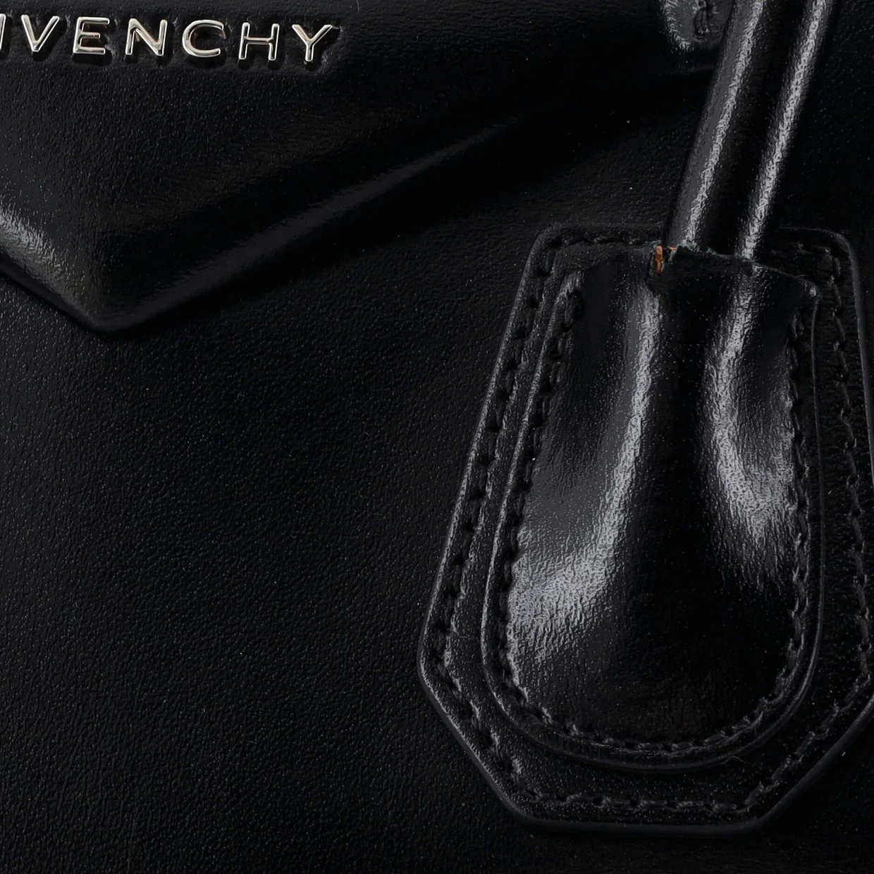 Antigona Bag Glazed Leather Small - Deep Luxury