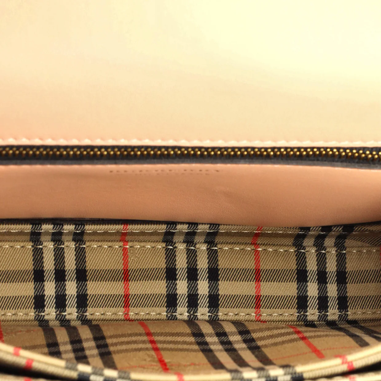 Link Flap Bag Leather Small - Deep Luxury