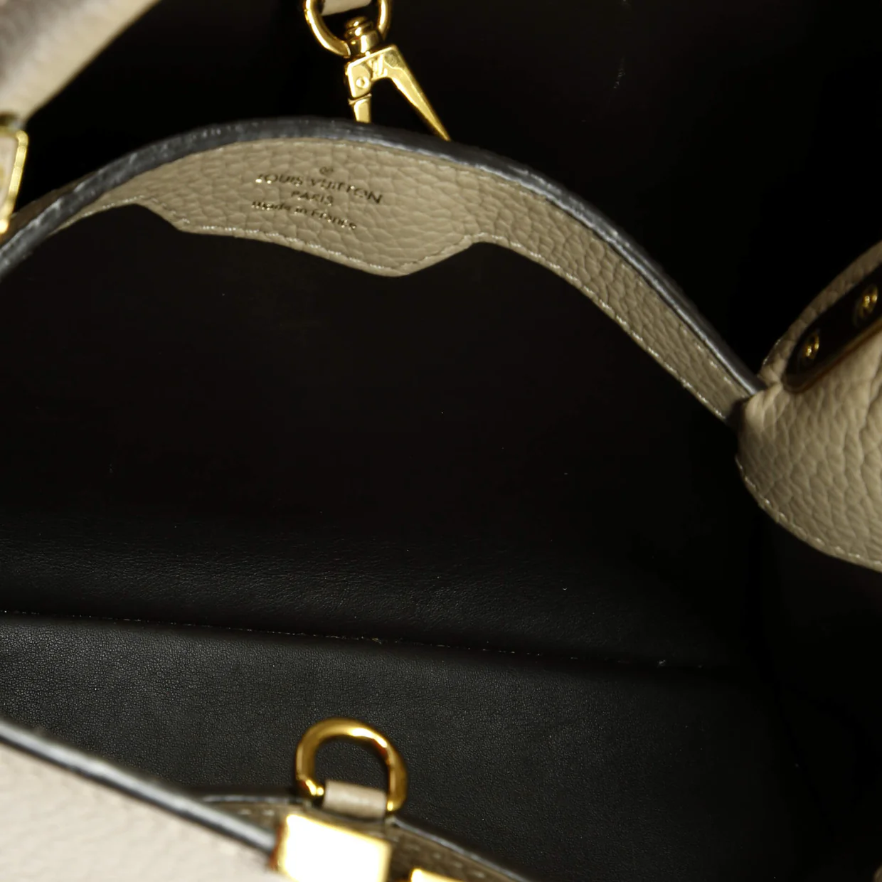 Capucines Bag Leather PM - Deep Luxury