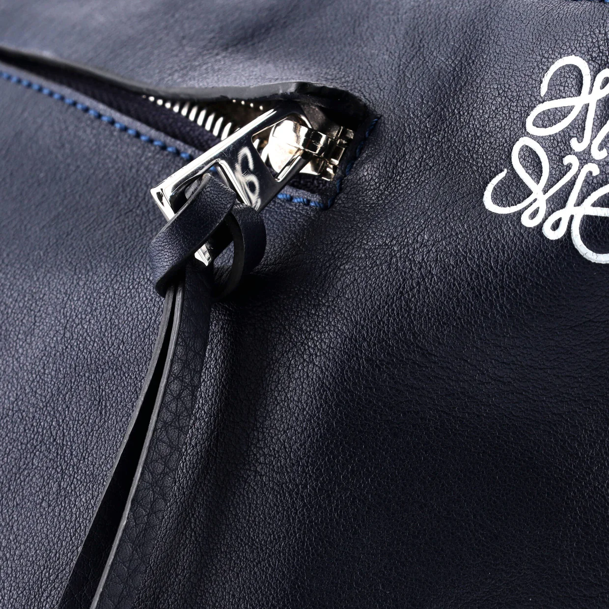 Anton Sling Bag Leather Small - Deep Luxury