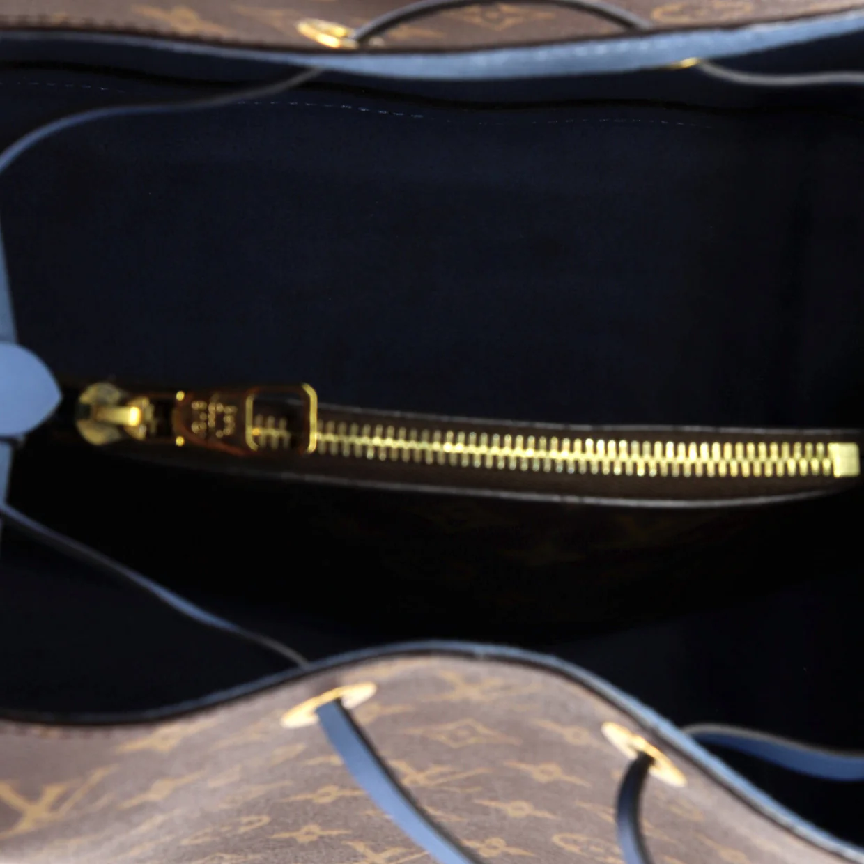 NeoNoe Handbag Monogram Canvas MM - Deep Luxury