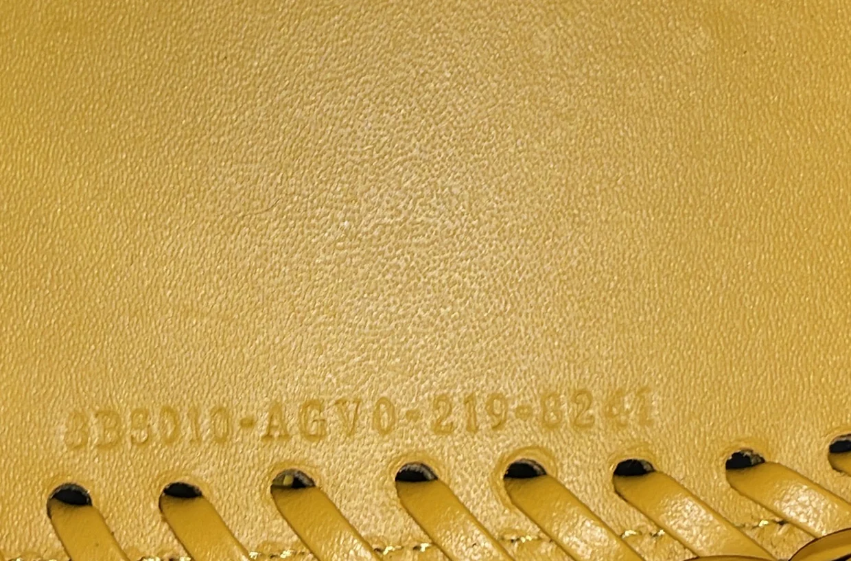 Mon Tresor Bucket Bag Leather with Whipstitch Detail Mini - Deep Luxury