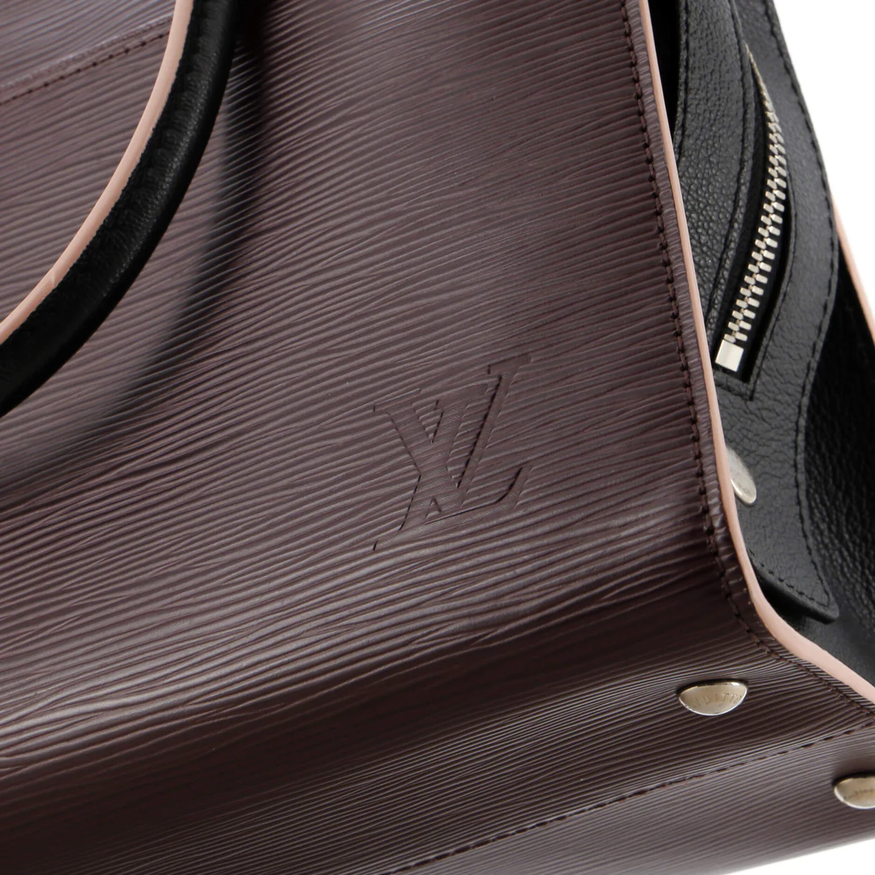 Vaneau Handbag Epi Leather MM - Deep Luxury