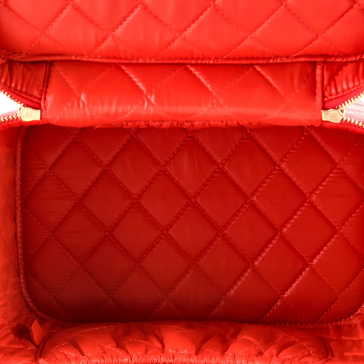 Classic Vanity Case Quilted Caviar Medium - Deep Luxury