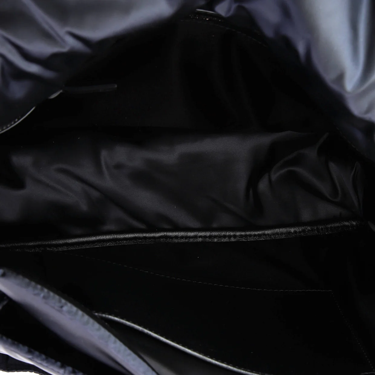 Niki Messenger Bag Nylon - Deep Luxury