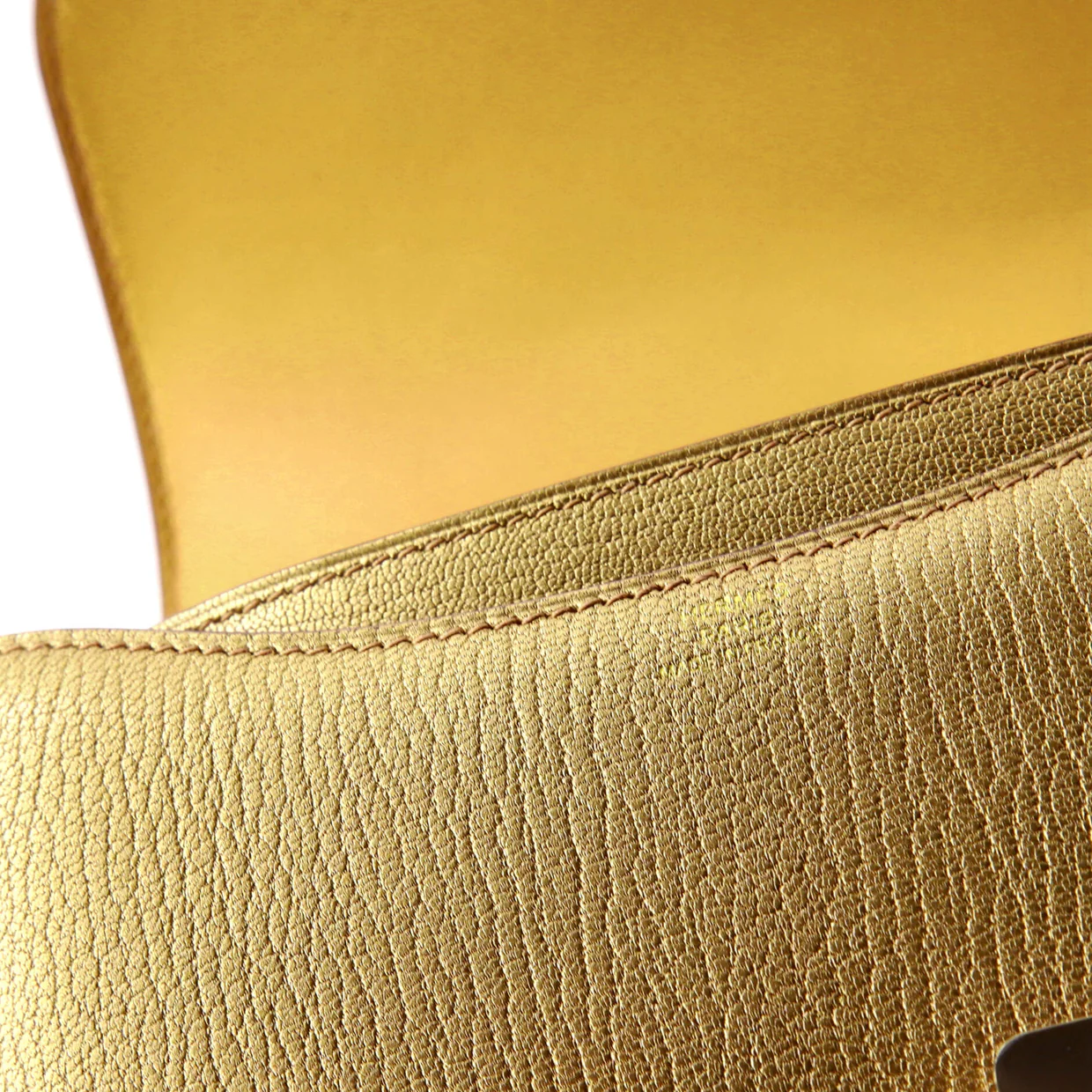 Constance NM Bag Metallic Chevre Chamkilight 18 - Deep Luxury