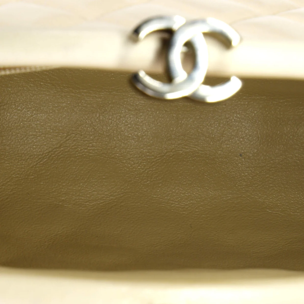 Charm O Case Pouch Chevron Lambskin Medium - Deep Luxury