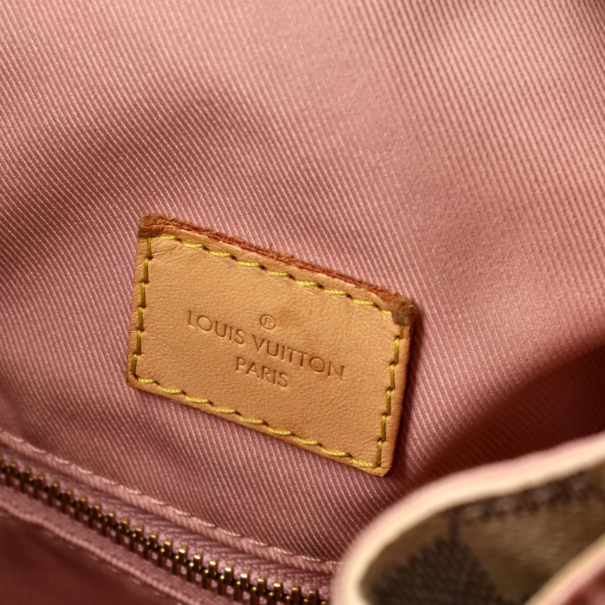 Graceful Handbag Damier MM - Deep Luxury