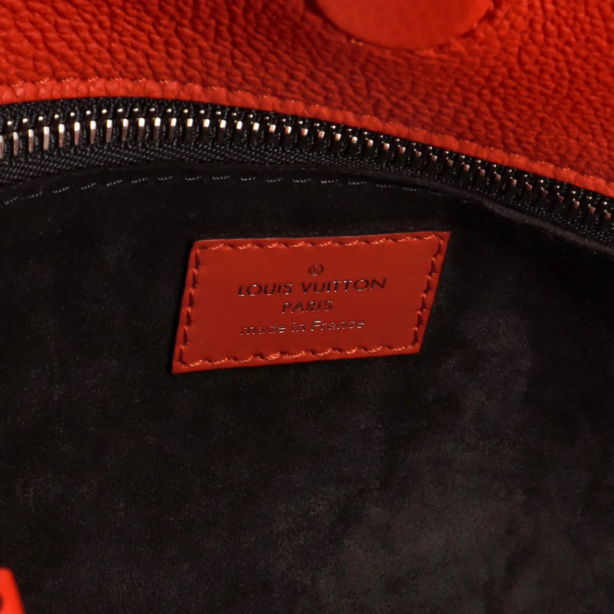 W Tote Veau Cachemire Calfskin PM - Deep Luxury
