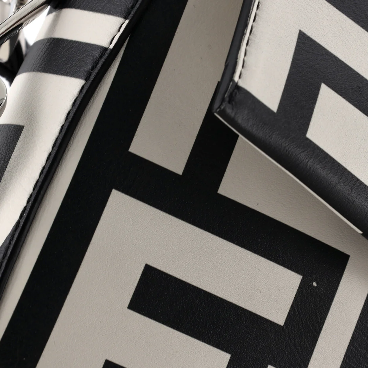 x Marc Jacobs Baguette NM Bag Printed Leather Medium - Deep Luxury