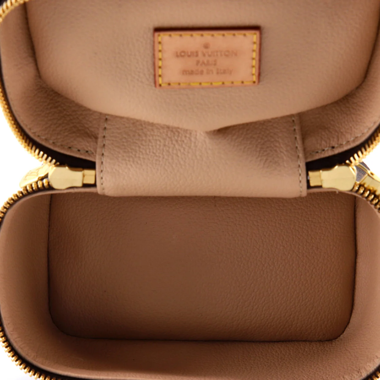 Nice Vanity Case Monogram Canvas Nano - Deep Luxury