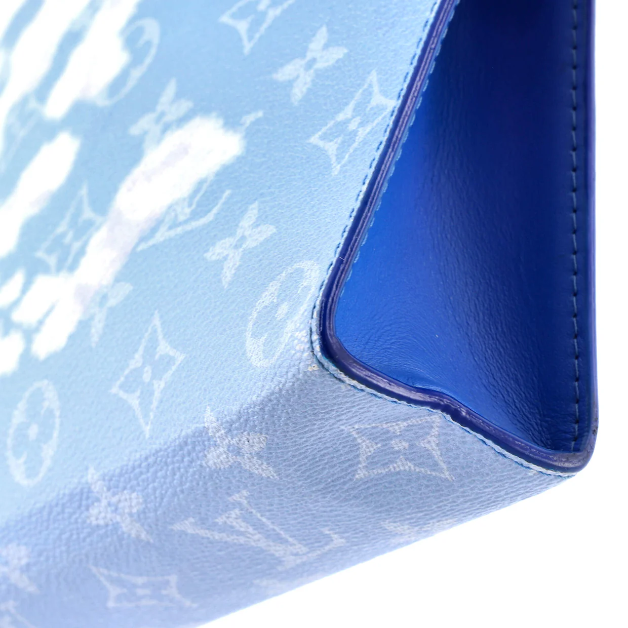 Pochette Voyage Limited Edition Monogram Clouds MM - Deep Luxury