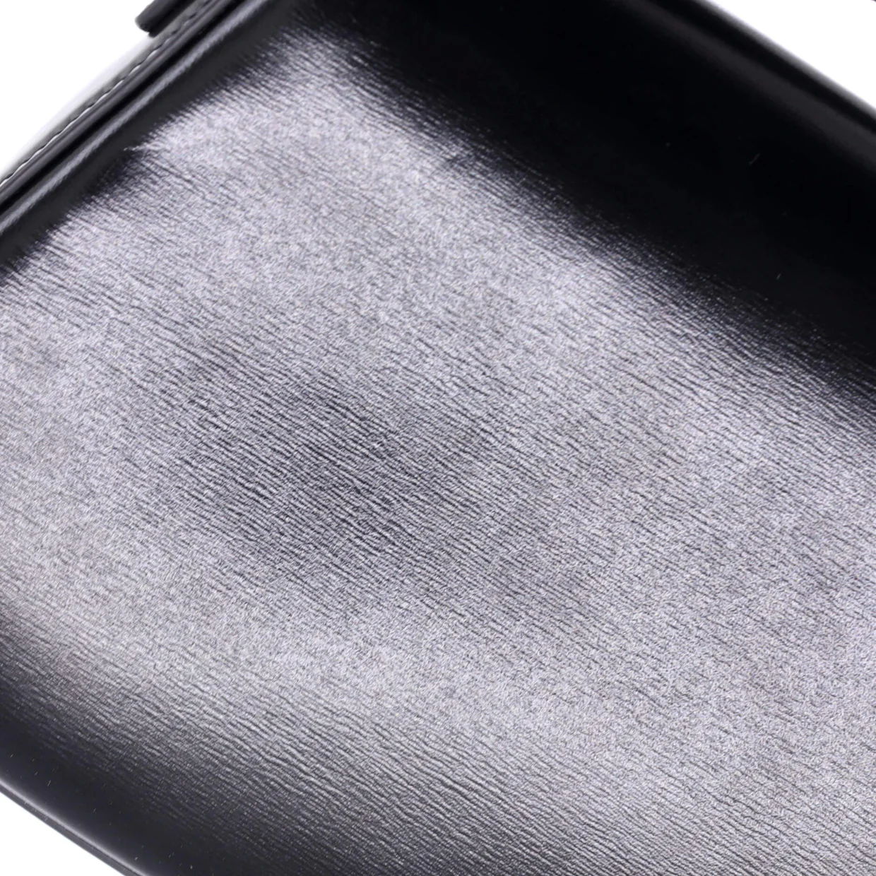 Lola Triomphe Shoulder Bag Calfskin Medium - Deep Luxury