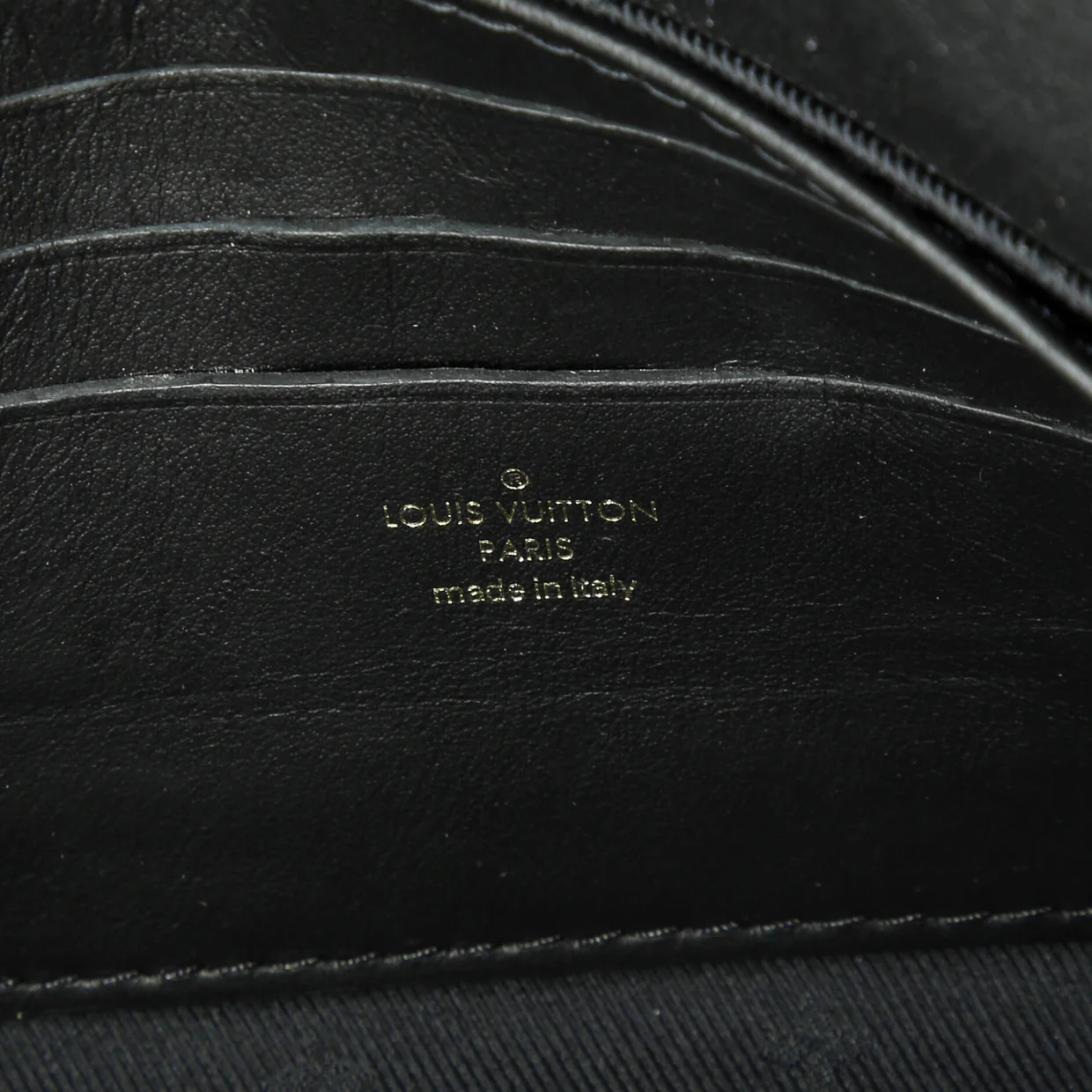 Wallet on Strap Bubblegram Leather - Deep Luxury