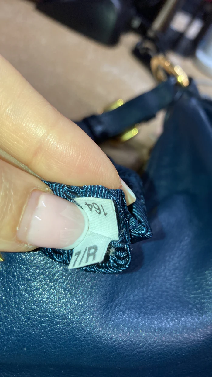 Zip Top Hobo Vitello Daino Medium - Deep Luxury