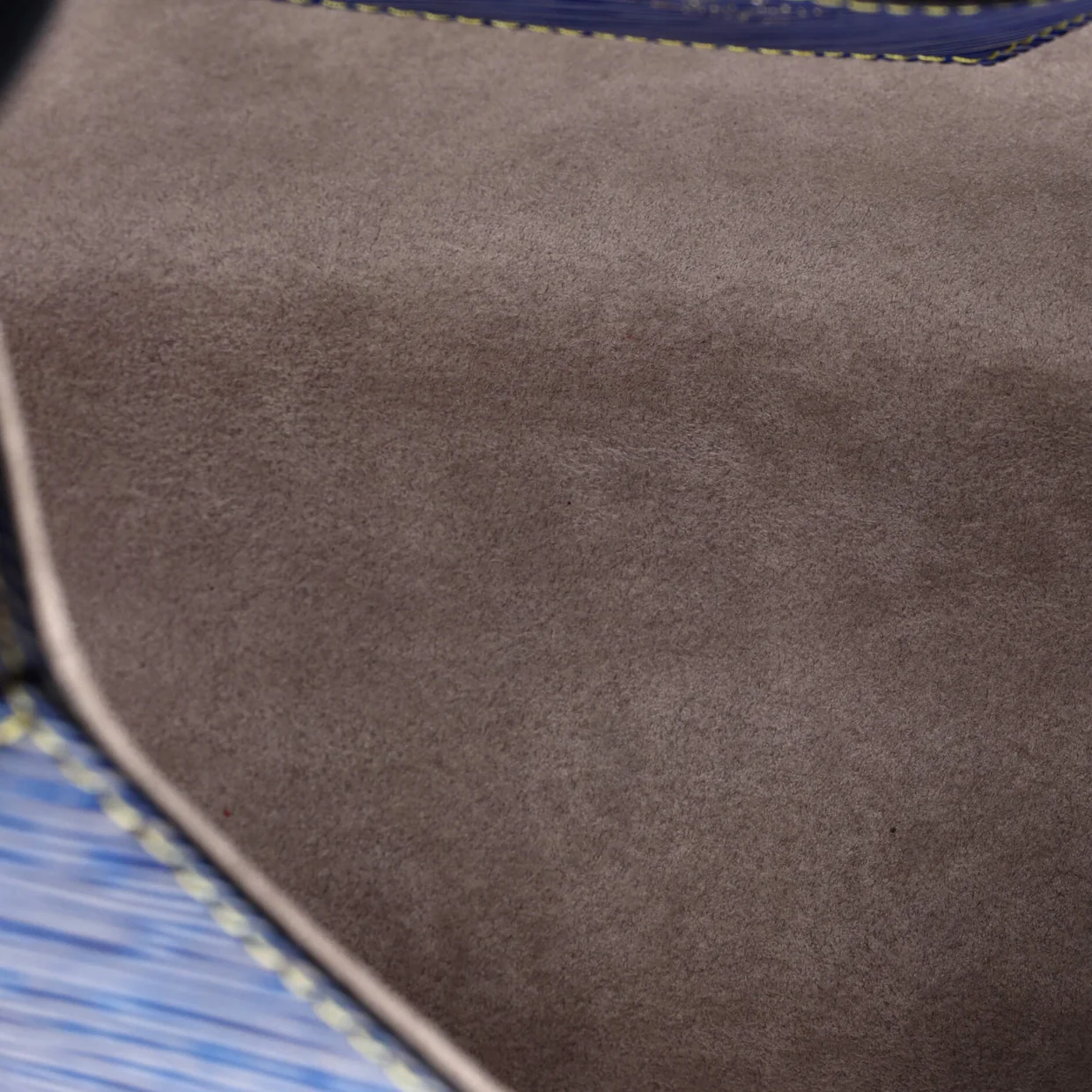 Twist Handbag Epi Leather MM - Deep Luxury