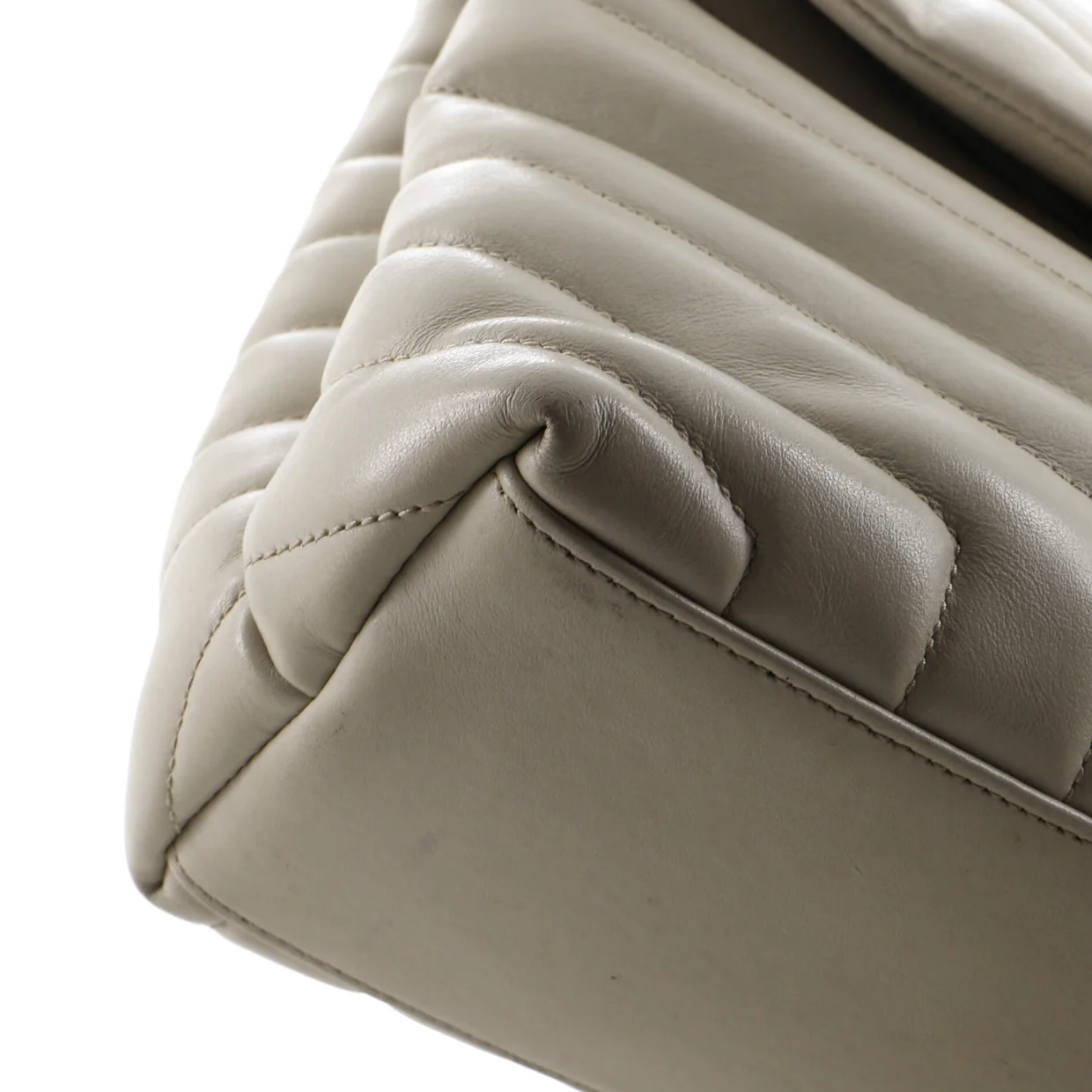 Loulou Shoulder Bag Matelasse Chevron Leather Medium - Deep Luxury