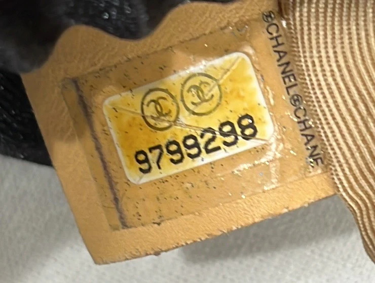 Timeless CC Chain Shoulder Bag Quilted Caviar Small - Deep Luxury