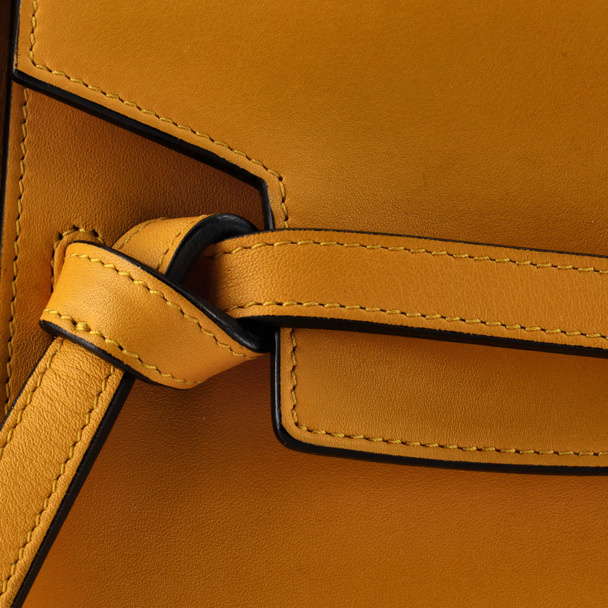 Belt Bag Calfskin Mini - Deep Luxury