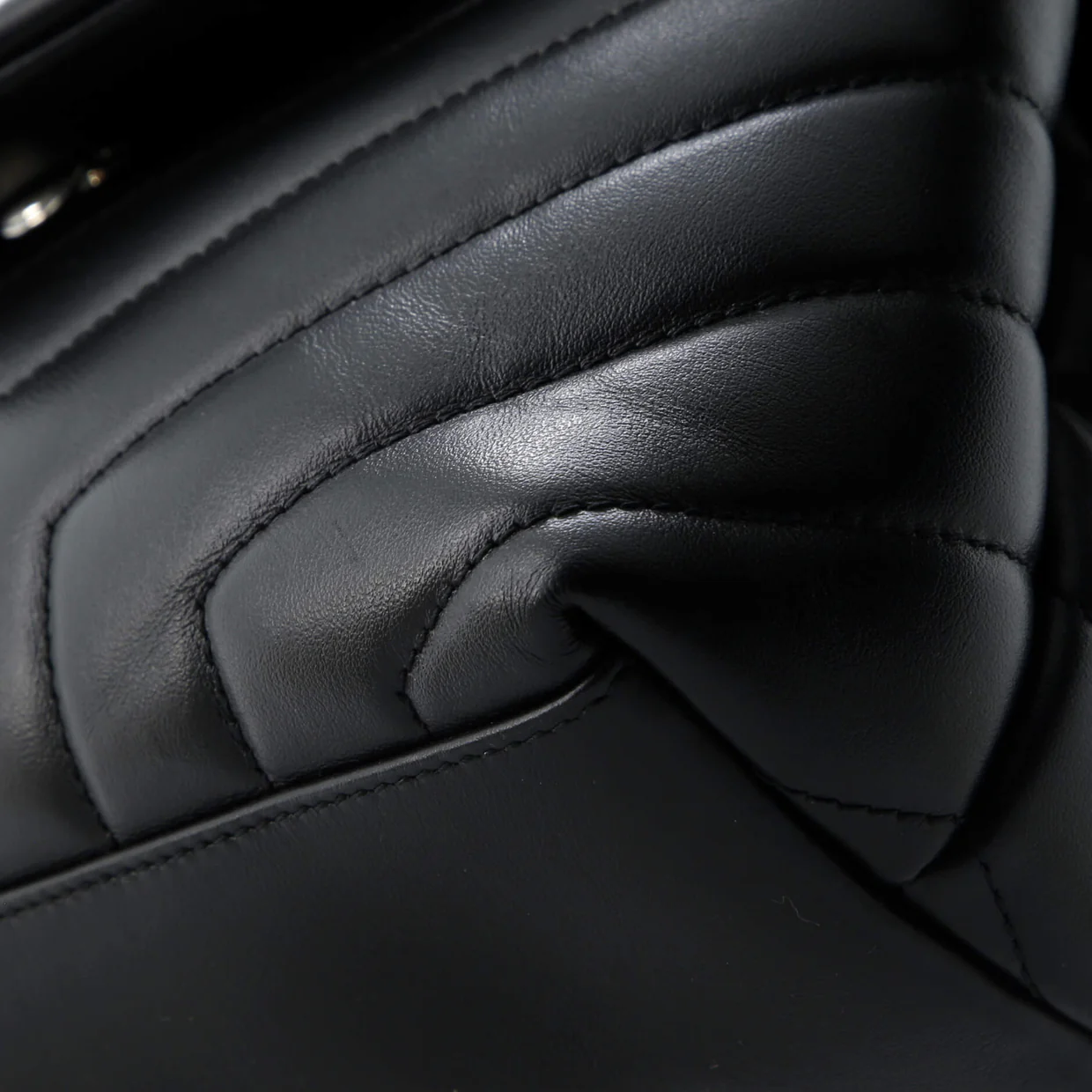 Loulou Shoulder Bag Matelasse Chevron Leather Small - Deep Luxury