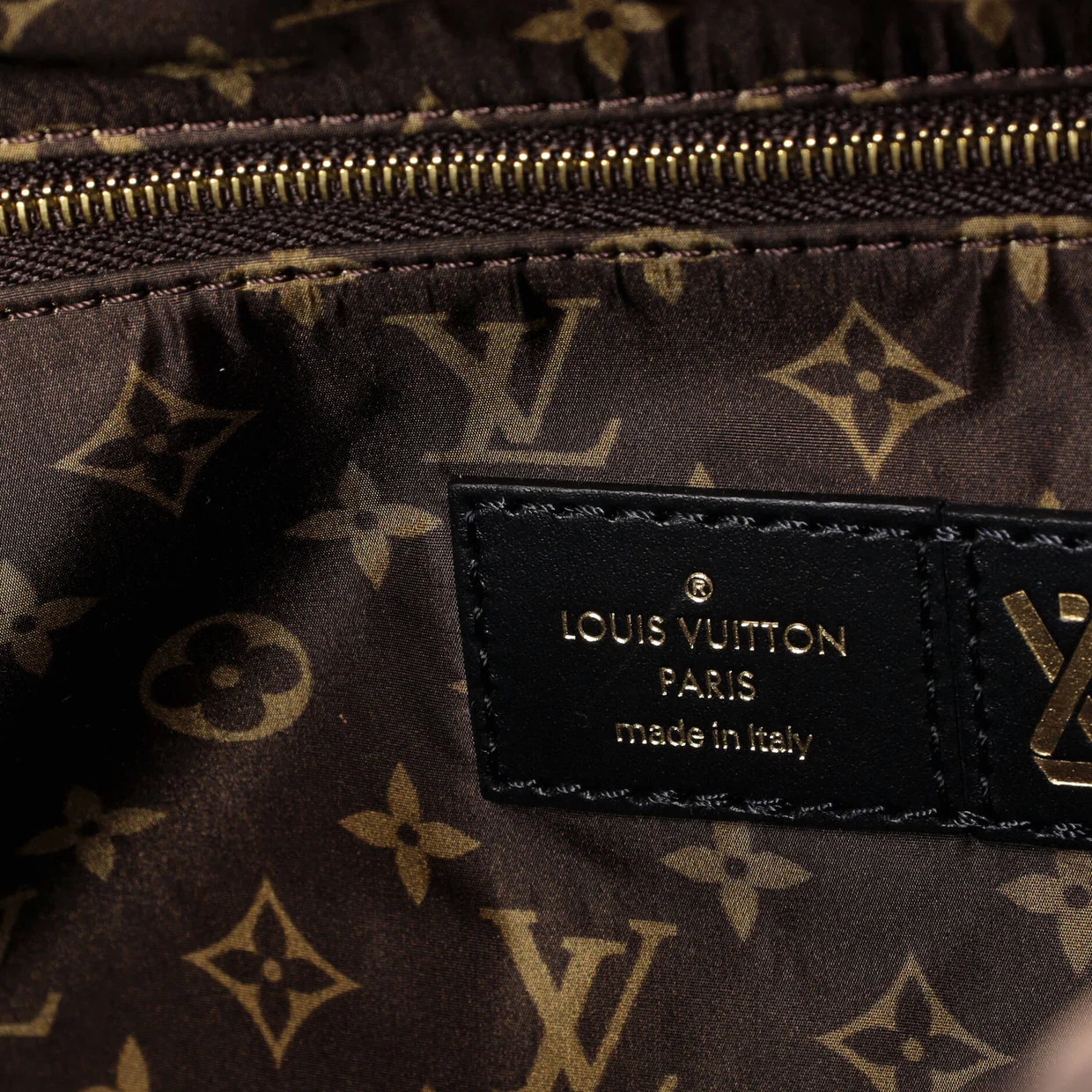 Pillow OnTheGo Tote Monogram Quilted Econyl Nylon MM - Deep Luxury