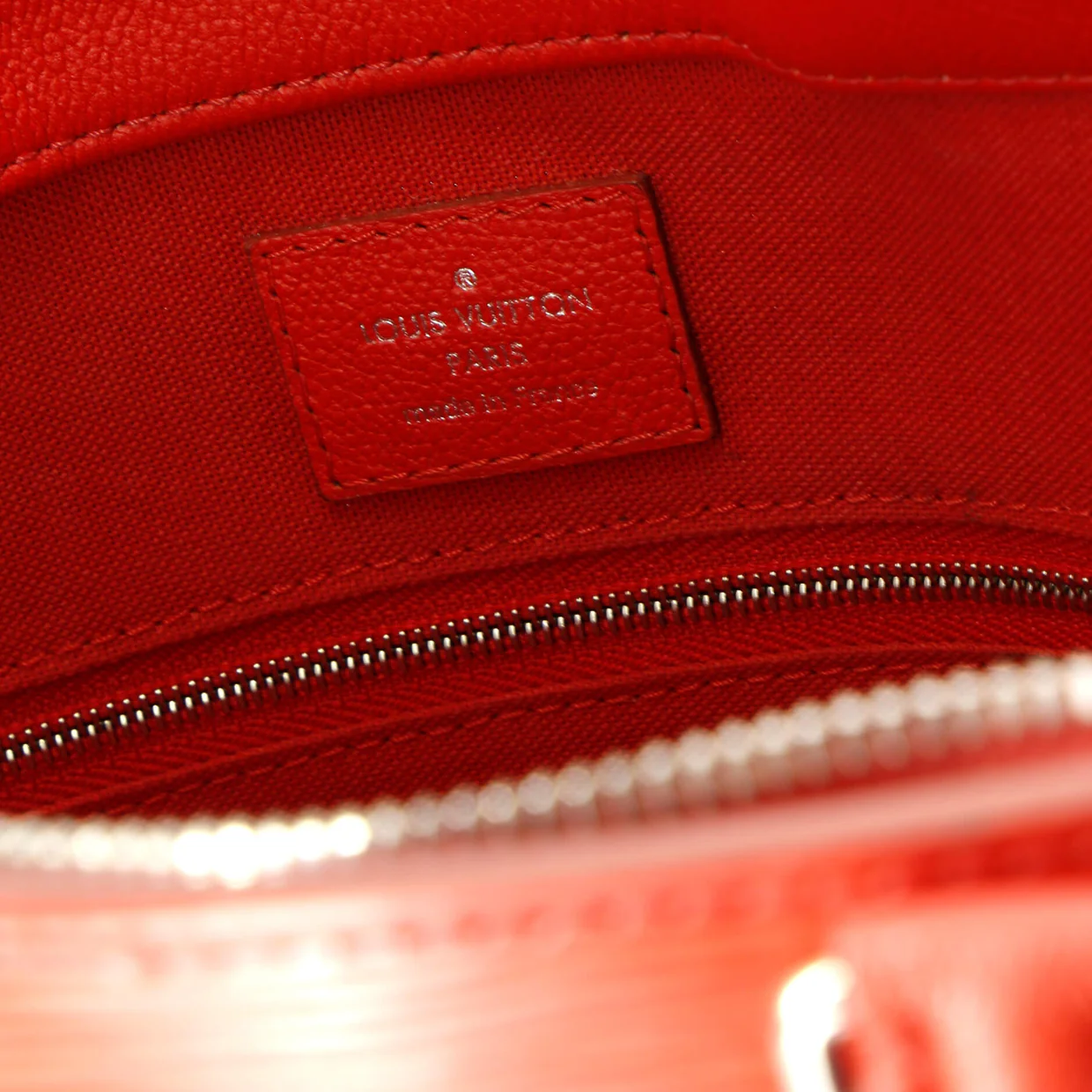 Vaneau Handbag Epi Leather MM - Deep Luxury