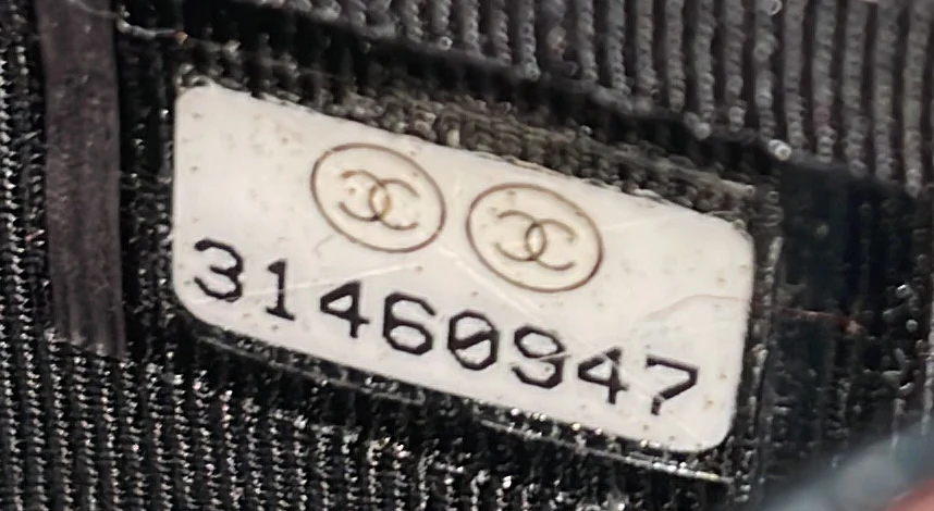 Classic Flap Card Holder on Chain Quilted Caviar Mini - Deep Luxury