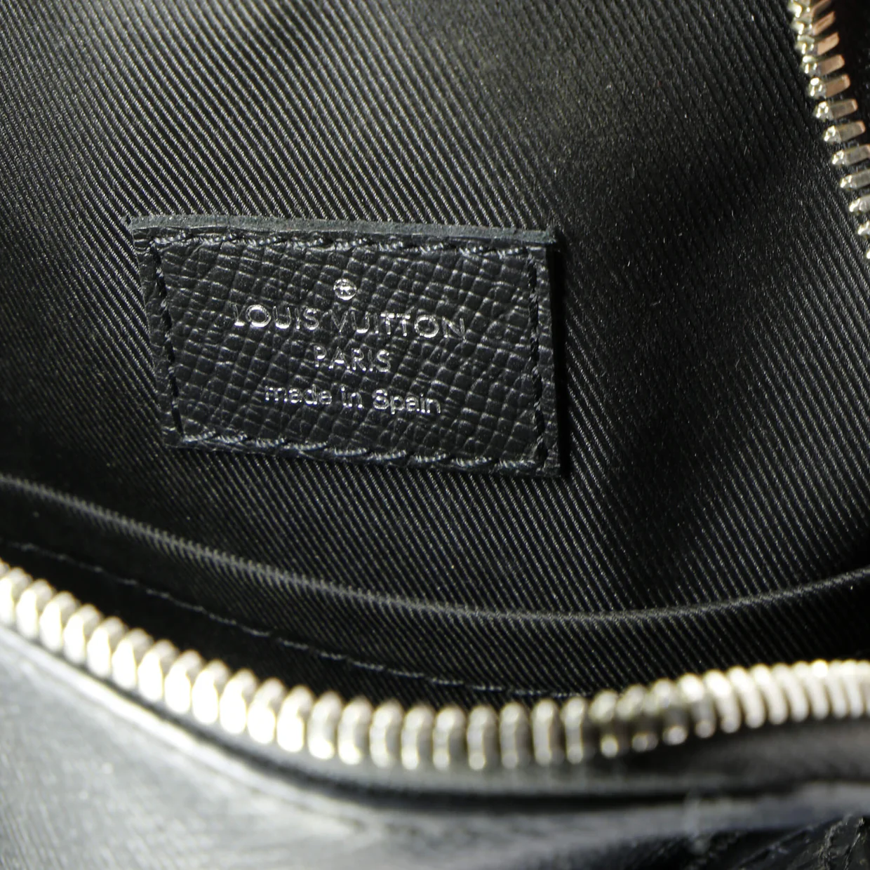 Outdoor Slingbag Monogram Taigarama - Deep Luxury