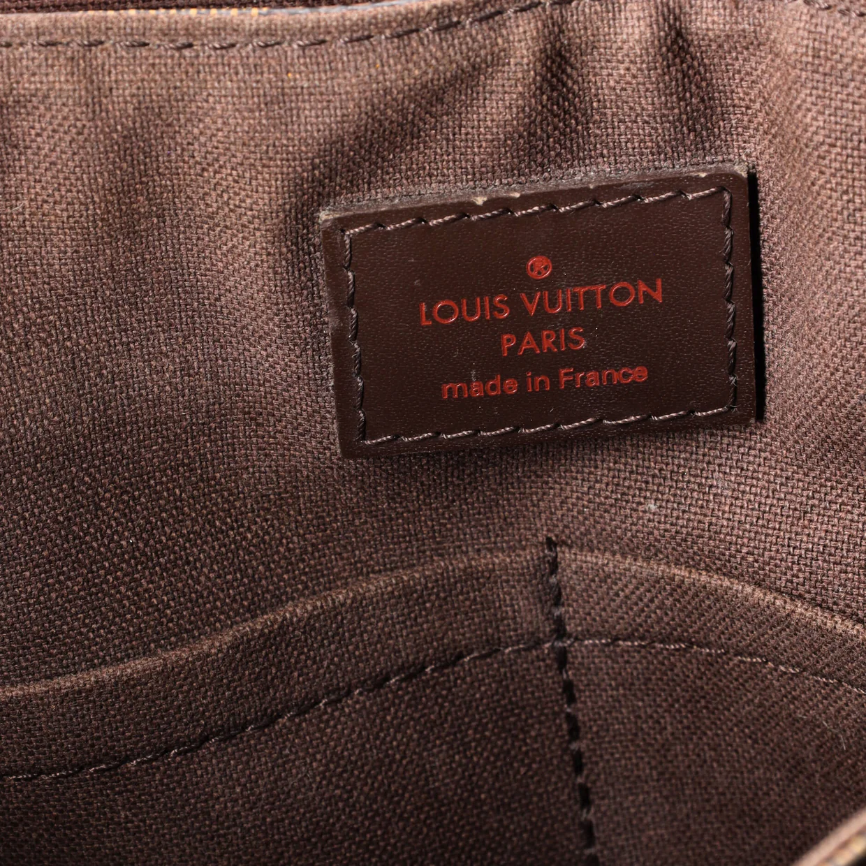 District Messenger Bag Damier PM - Deep Luxury