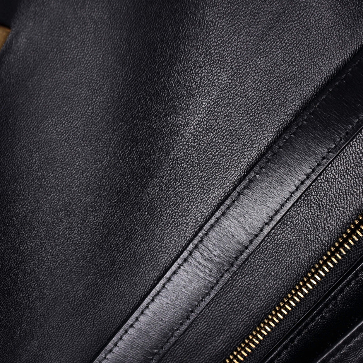 Classic Box Bag Smooth Leather Medium - Deep Luxury