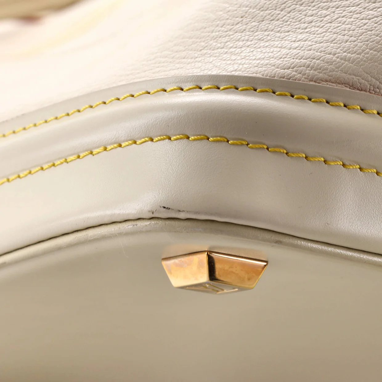 Suhali Lockit Handbag Leather MM - Deep Luxury