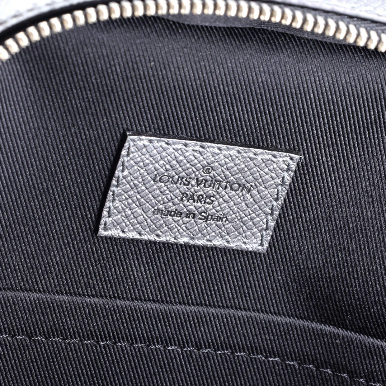 Outdoor Slingbag Monogram Taigarama - Deep Luxury