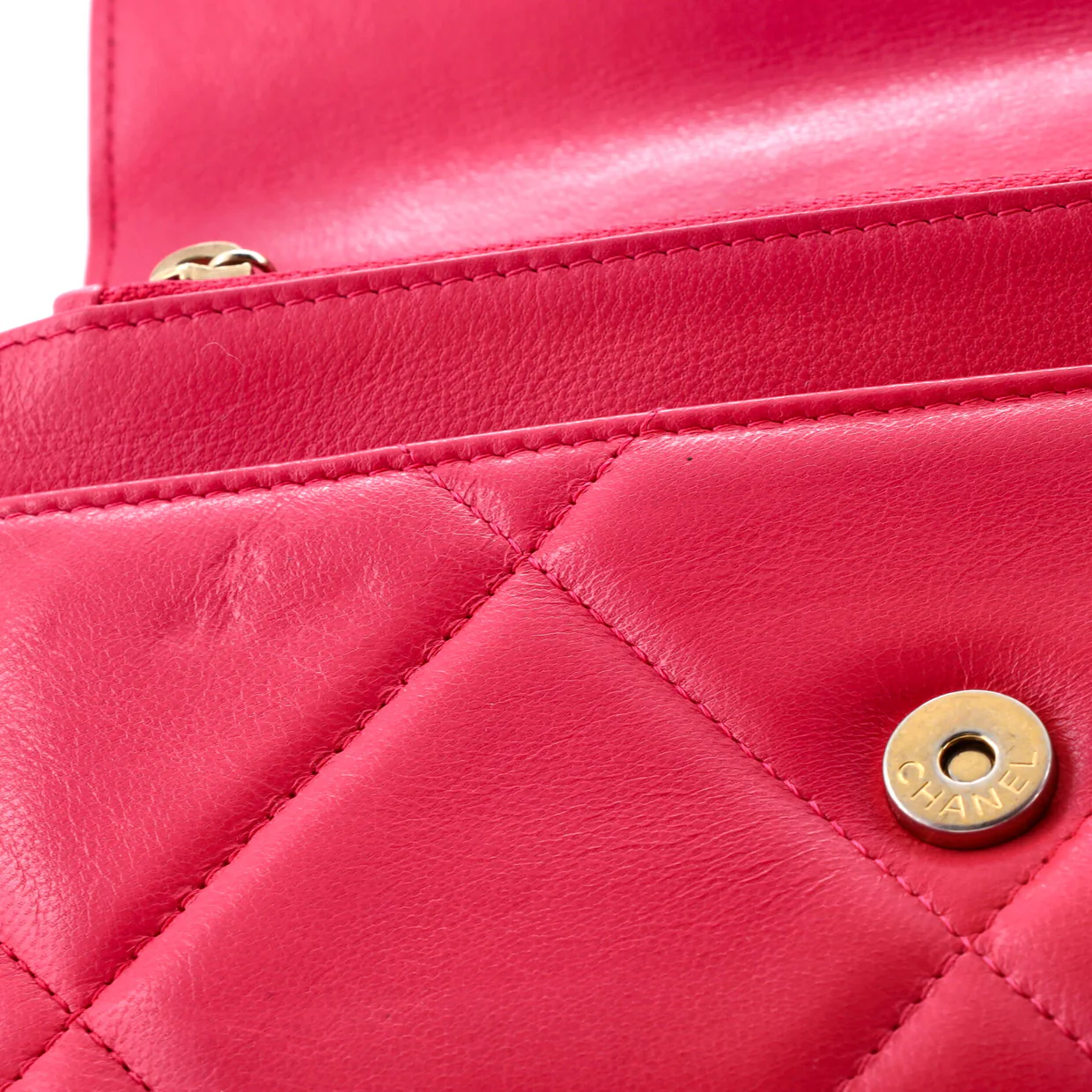 19 Wallet on Chain Quilted Lambskin - Deep Luxury