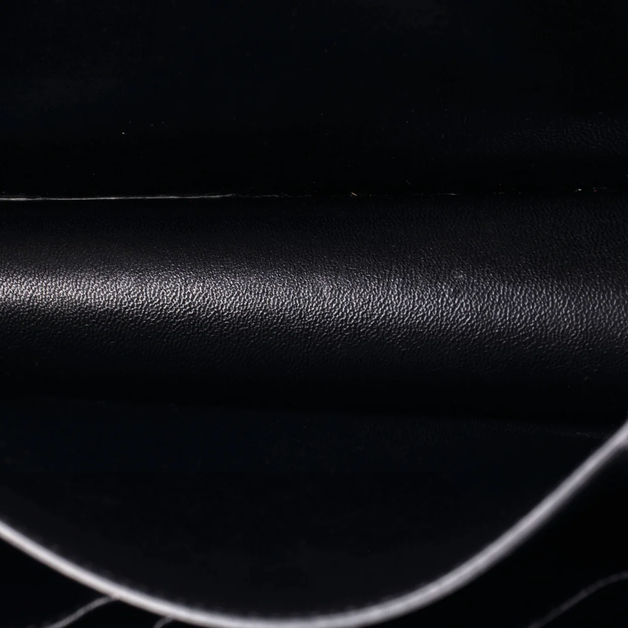 Classic Box Bag Stingray Medium - Deep Luxury