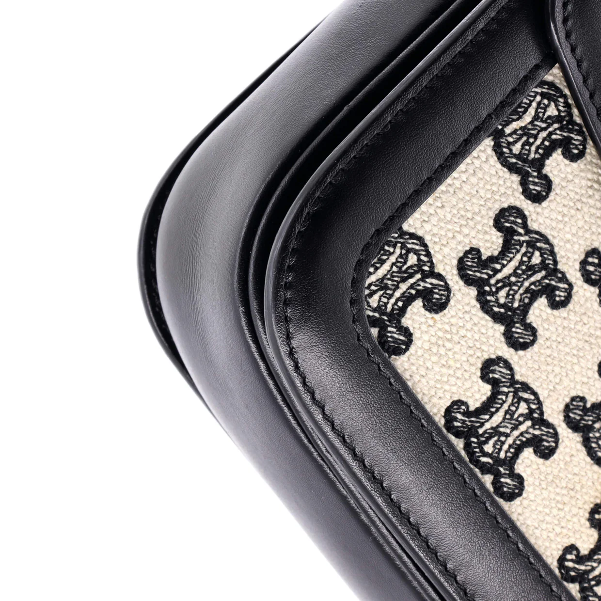 Triomphe Shoulder Bag Triomphe Canvas Medium - Deep Luxury