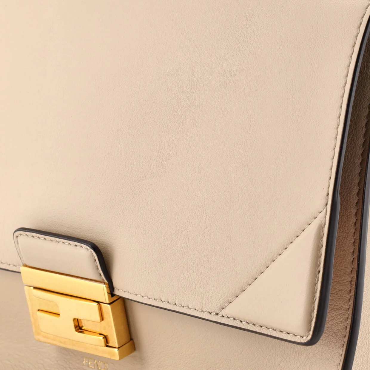 Kan U Shoulder Bag Leather Medium - Deep Luxury