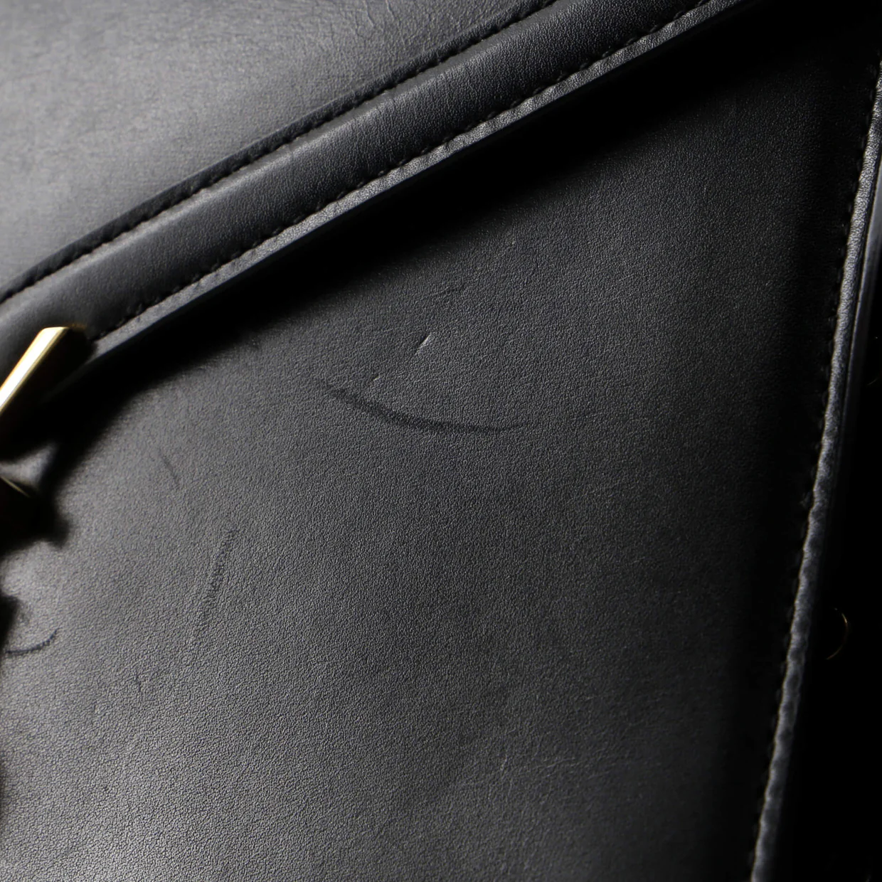Cassandra Chain Wallet Leather - Deep Luxury