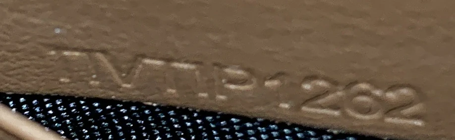 Hampshire Wallet on Chain Leather and House Check Canvas - Deep Luxury