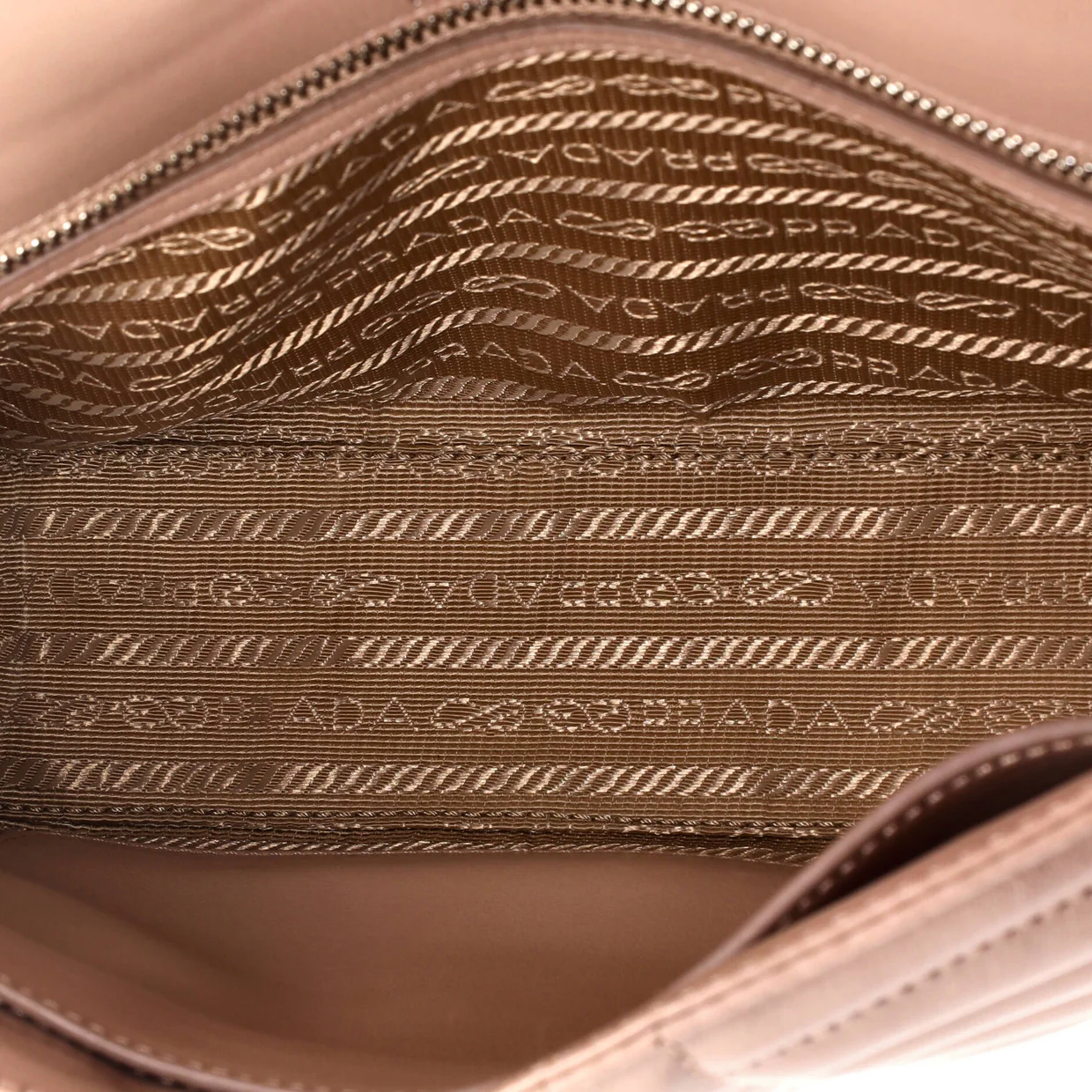 Chain Flap Shoulder Bag Diagramme Quilted Leather Medium - Deep Luxury