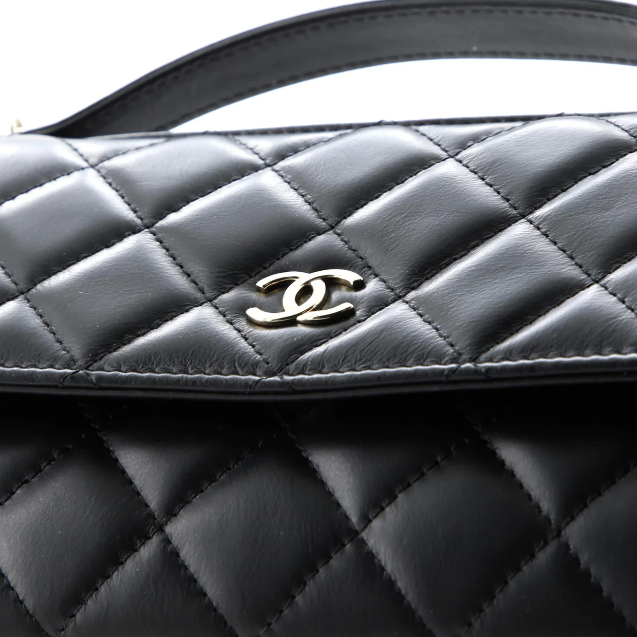 Flap Kisslock Phone Holder with Chain Quilted Calfskin - Deep Luxury