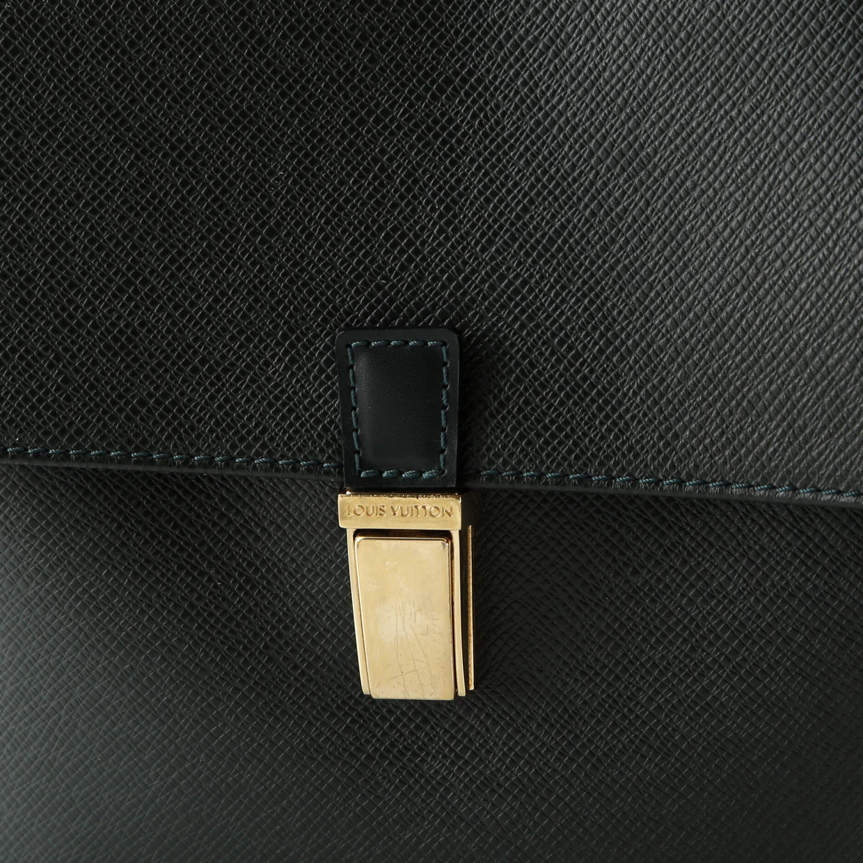 Yaranga Messenger Bag Taiga Leather Medium - Deep Luxury