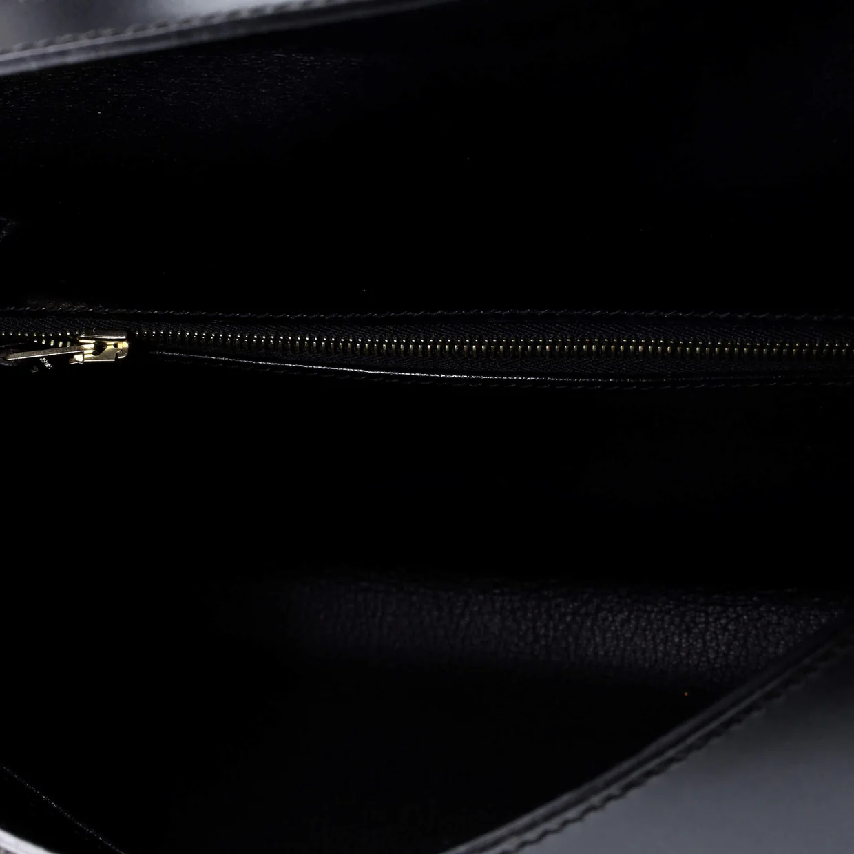 Kelly Handbag Noir Box Calf with Gold Hardware 32 - Deep Luxury