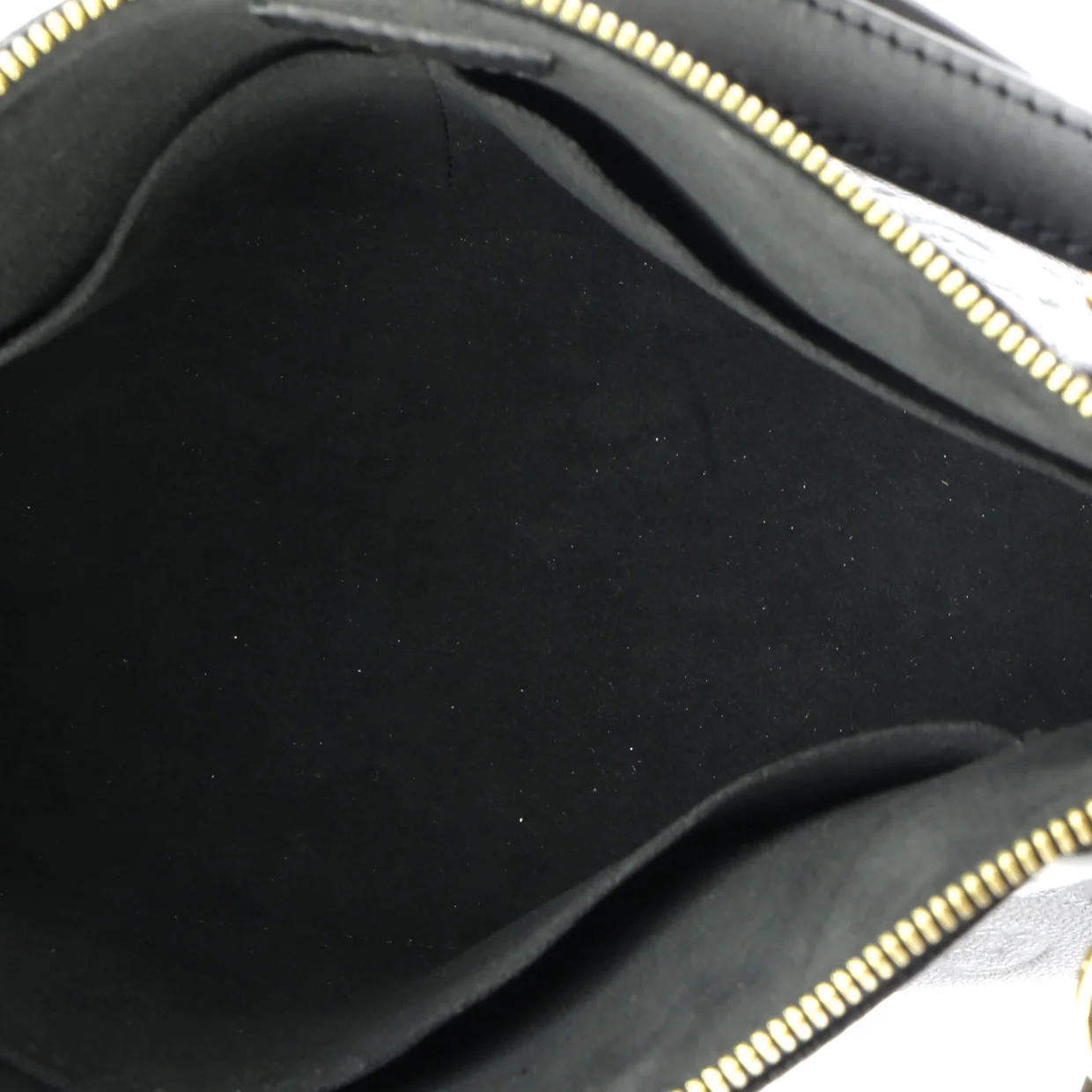 V Tote Monogram Empreinte Leather MM - Deep Luxury