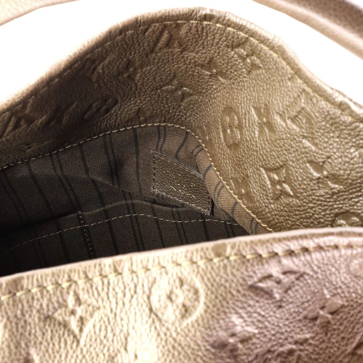 Artsy Handbag Monogram Empreinte Leather MM - Deep Luxury