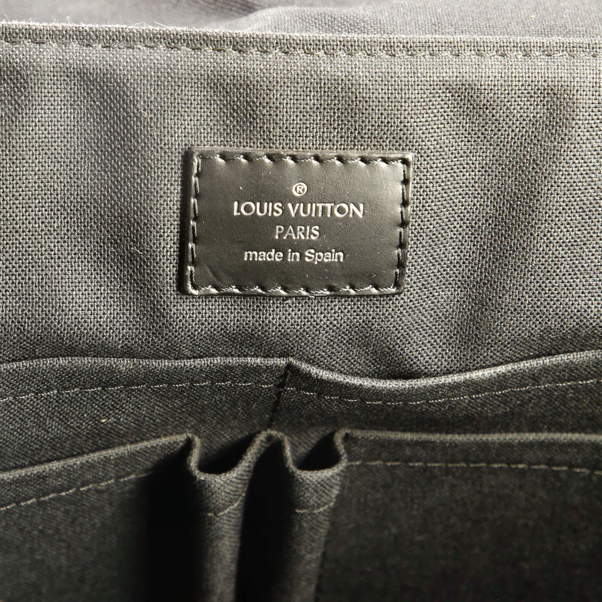 District Messenger Bag Damier Graphite MM - Deep Luxury