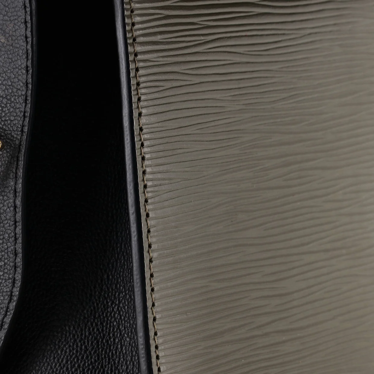 Vaneau Handbag Epi Leather MM - Deep Luxury
