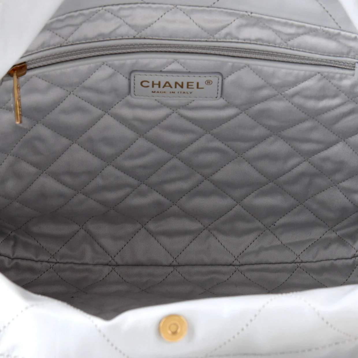 22 Chain Hobo Quilted Calfskin Small - Deep Luxury