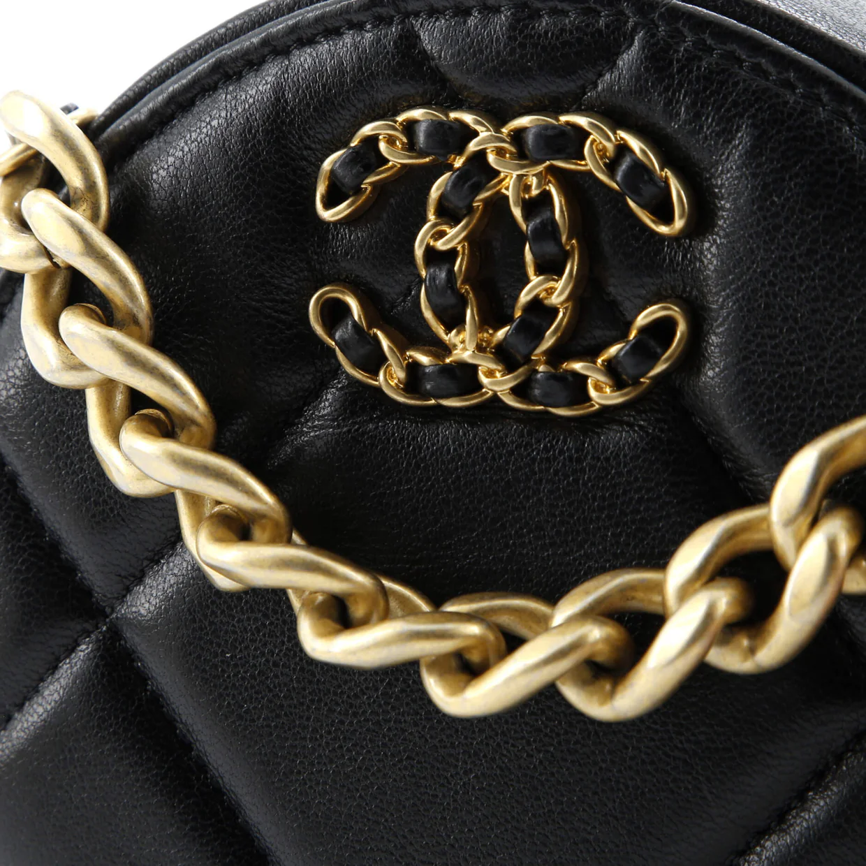 19 Round Clutch with Chain Quilted Leather - Deep Luxury