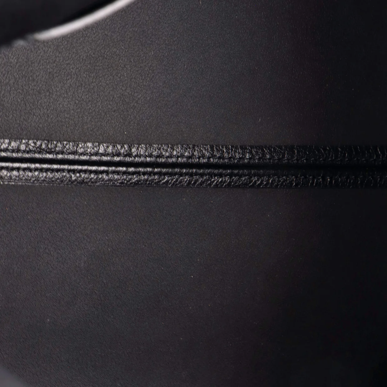 Society Tote Leather Medium - Deep Luxury