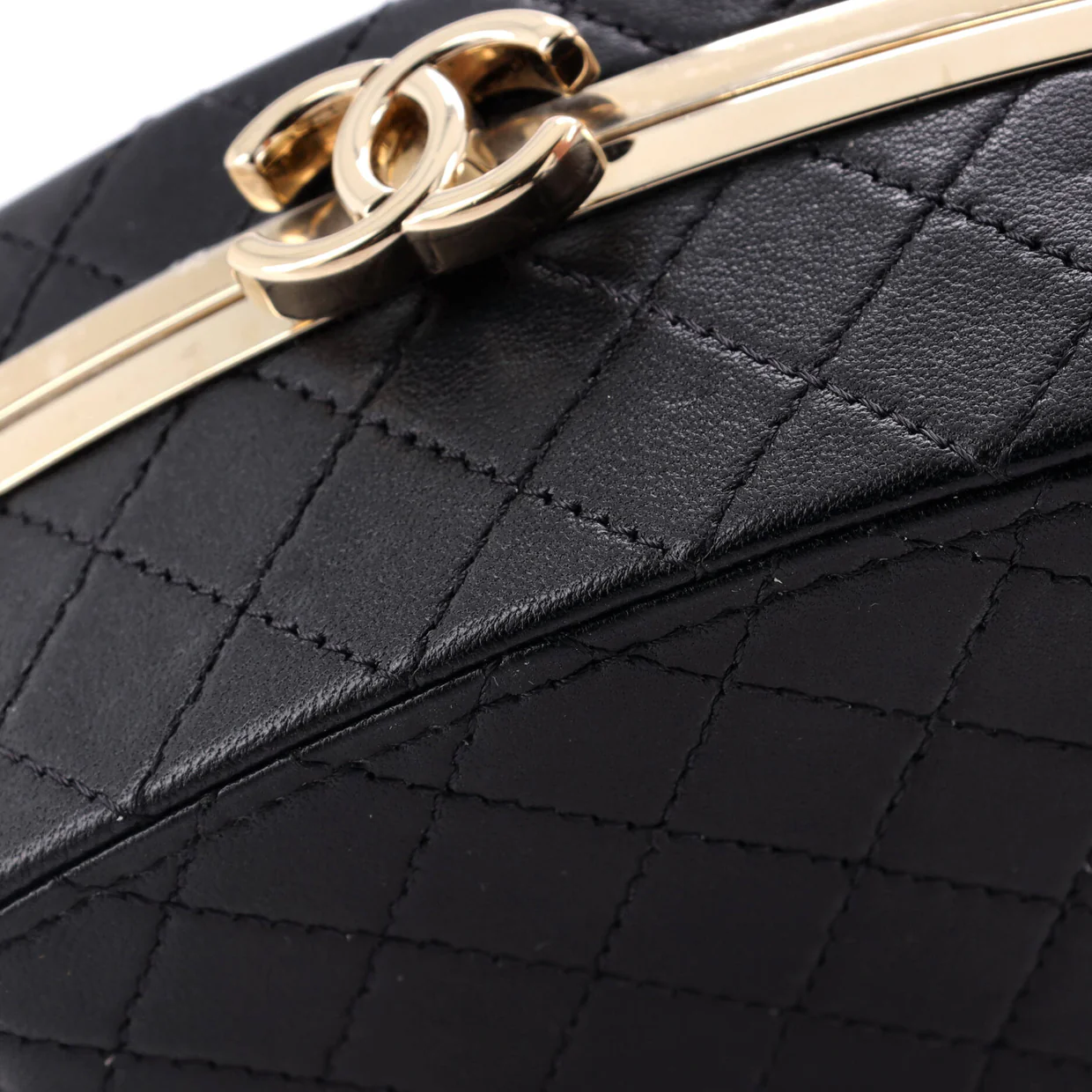CC Make-Up Box Clutch with Chain Quilted Lambskin and Metal Small - Deep Luxury